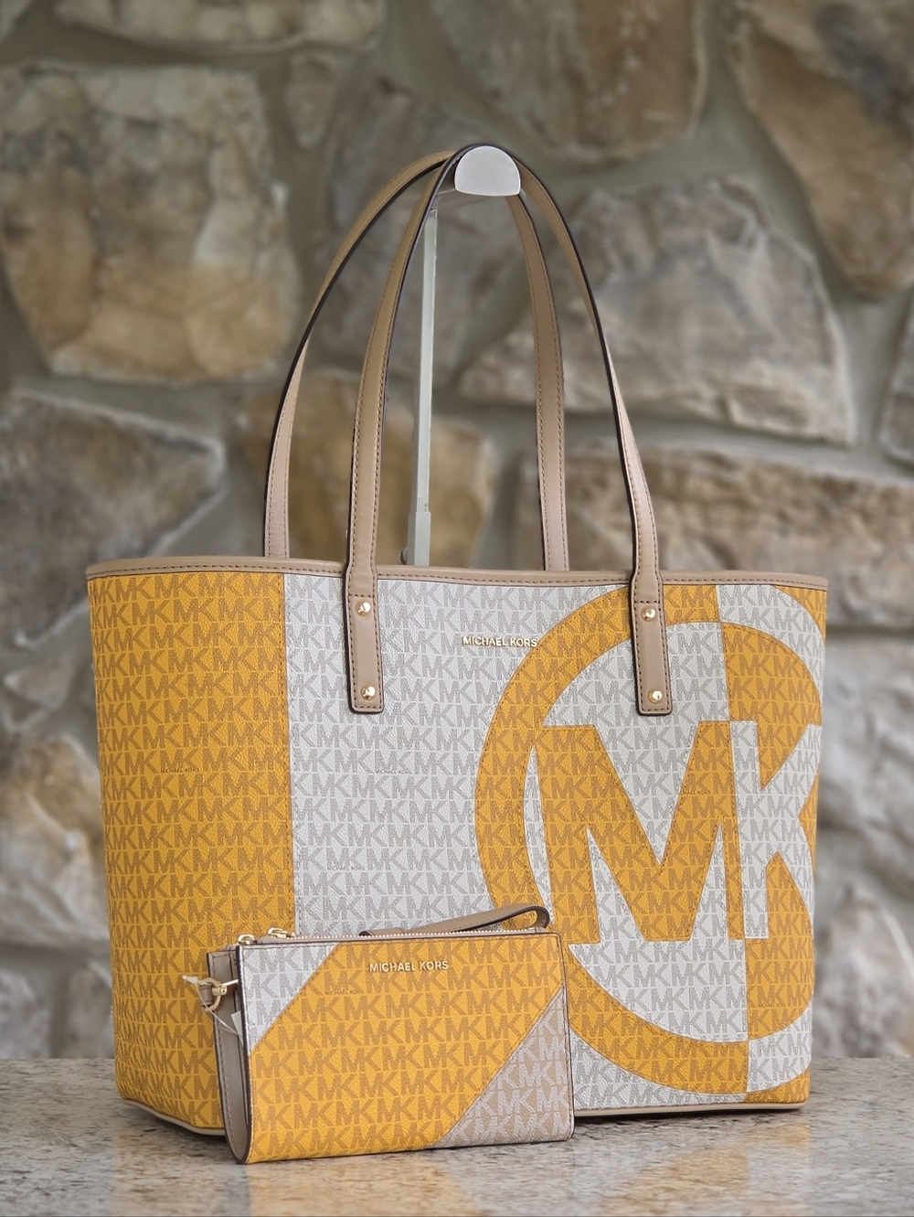 Michael Kors Carter Logo Large Color-Block Tote SET